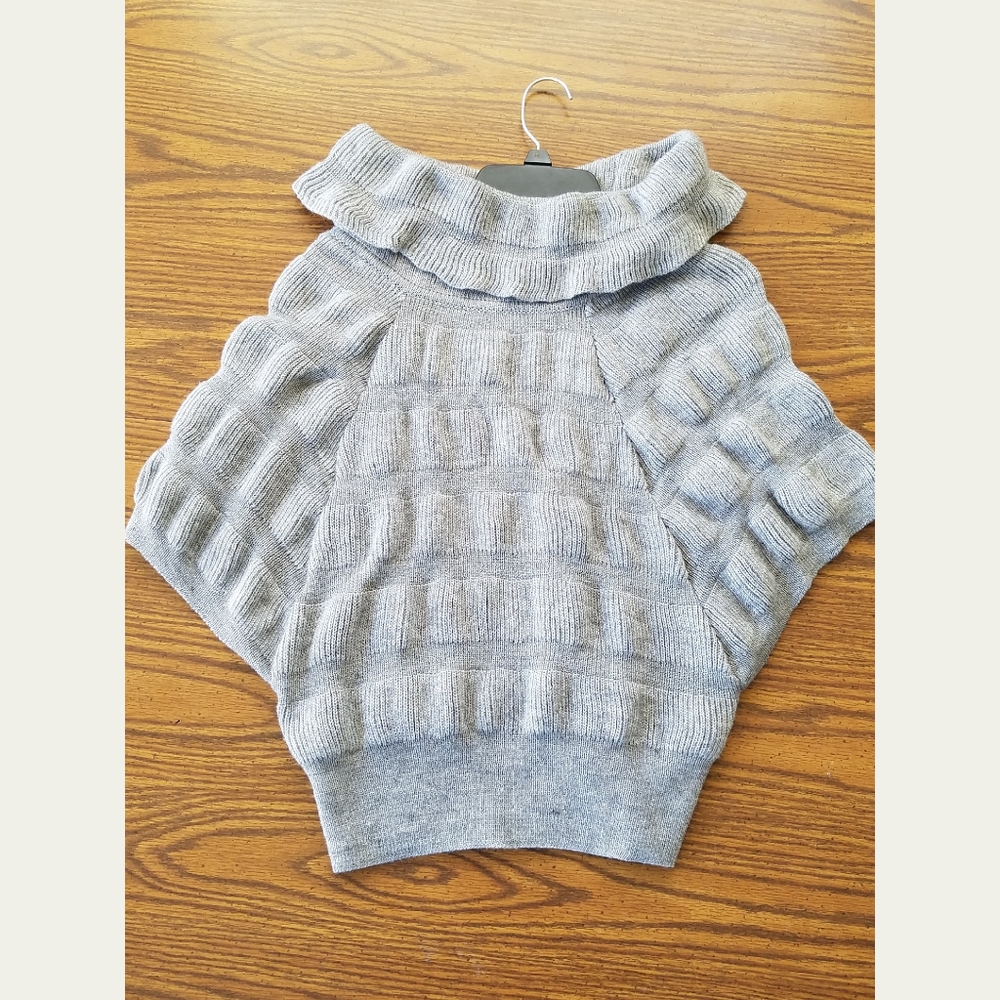 Ya Los Angeles - Gray Short Sleeve Collar Sweater
